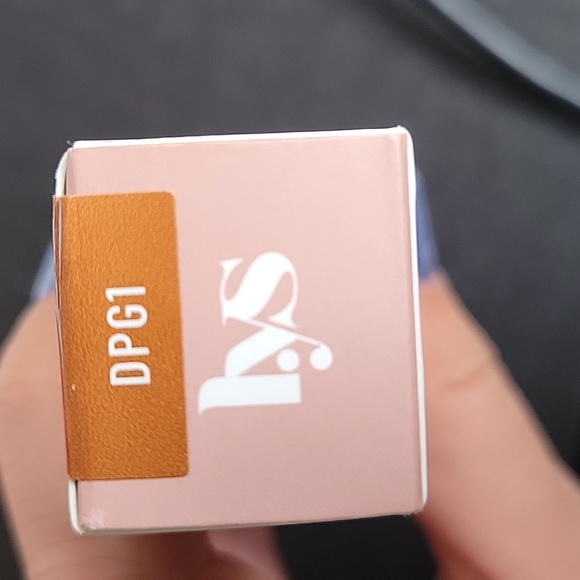 NWB Lys full coverage concealer - Picture 2 of 3